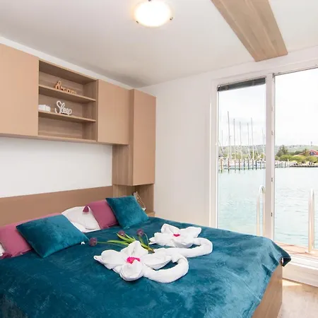 Floating House Adela *