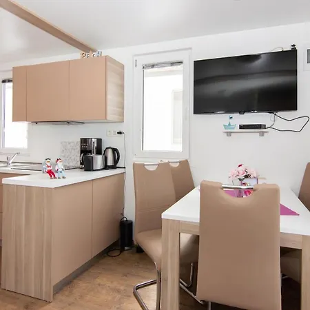 Floating House Adela * 포르토로즈