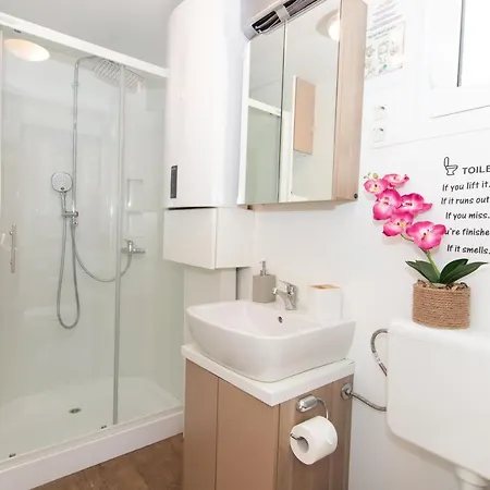 Floating House Adela Počitniška hiša