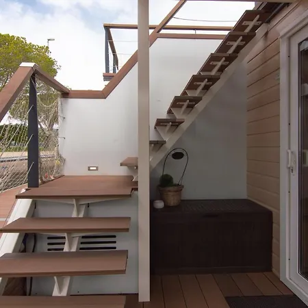 Počitniška hiša Floating House Adela