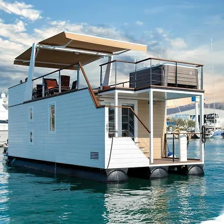Floating House Adela Holiday home