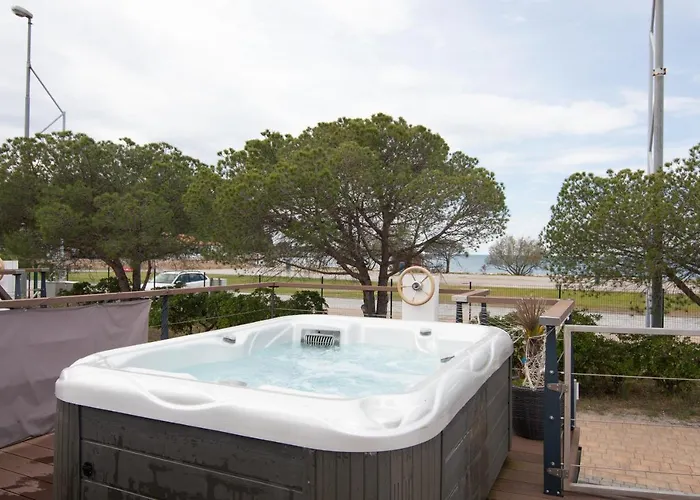 Floating House Adela Πορτορόζ