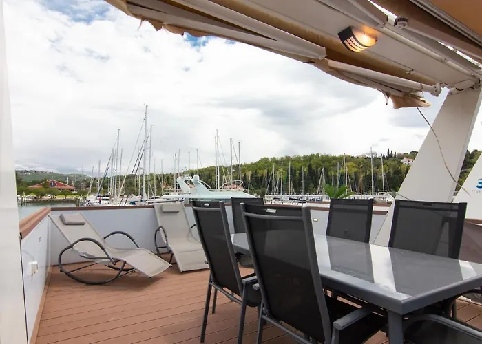 Σπίτι διακοπών Floating House Adela