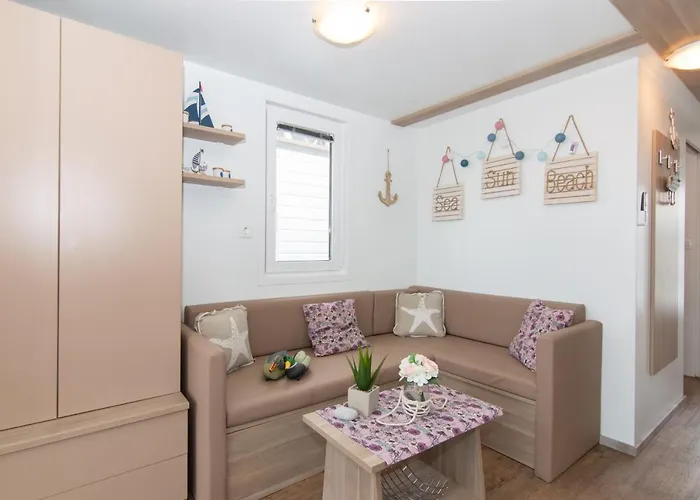 Floating House Adela Πορτορόζ