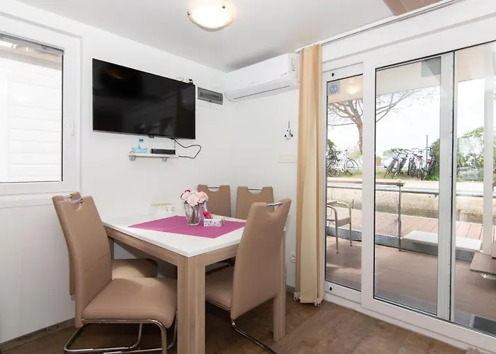 Σπίτι διακοπών Floating House Adela *